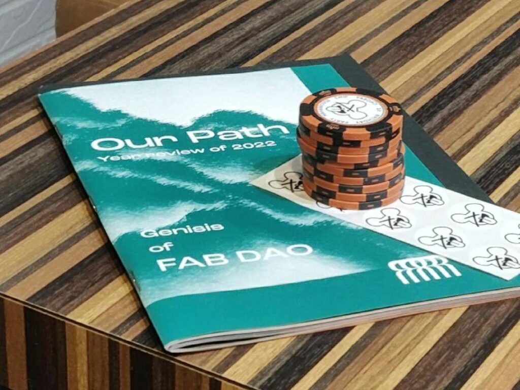 FAB DAO一周年回顧刊物。
